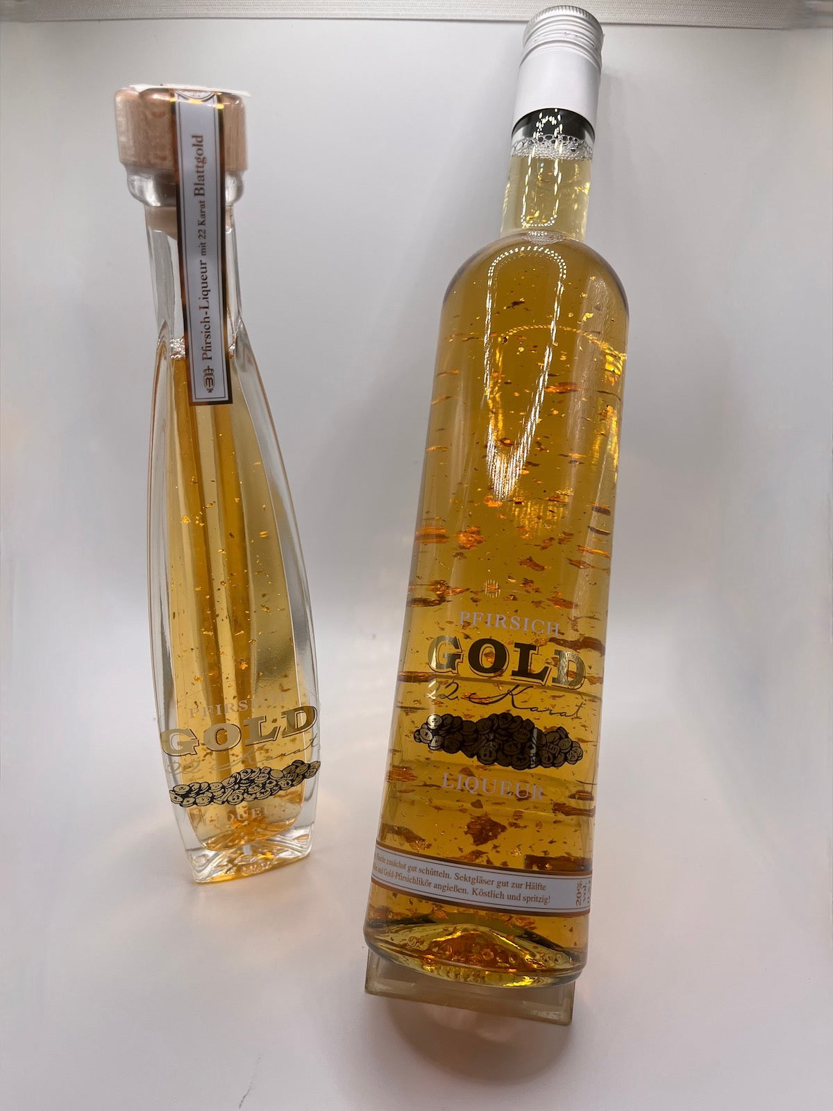 Gold. Pfirsichlikör